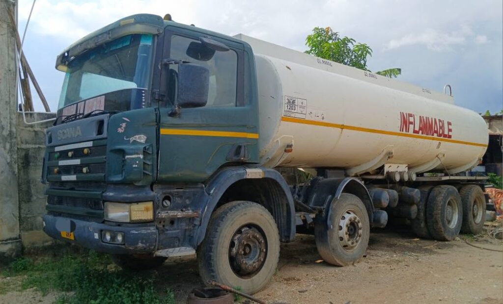 Magari Sokoni Scania T-series ya Bei Poa 2000