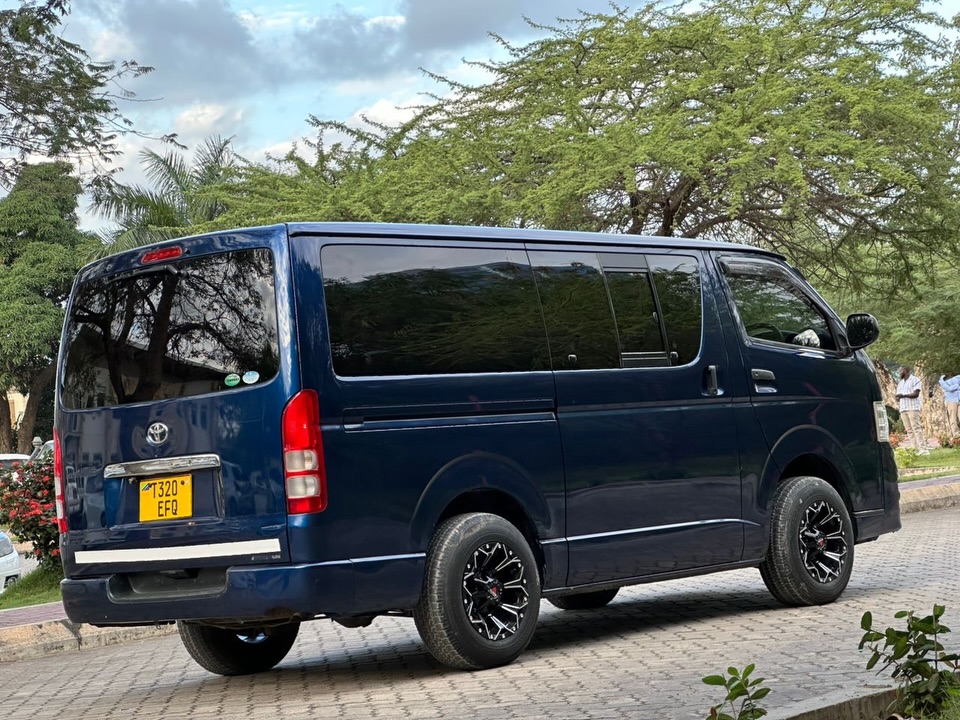 Toyota Hiace bei poa sokoni Dar es Salaam Tanzania