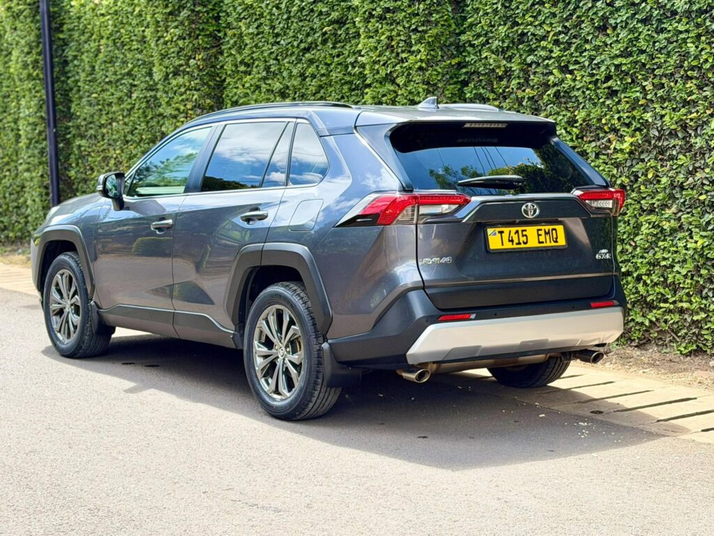 Toyota Rav4 bei poa sokoni Dar es Salaam Tanzania