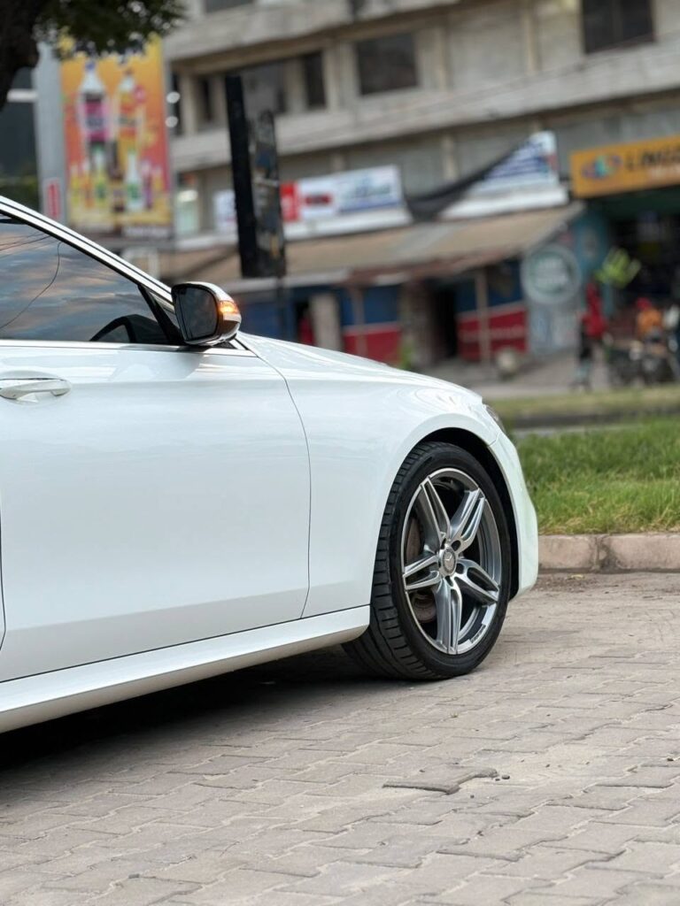 Magari E-Class 2016 lipo Dar es Salaam