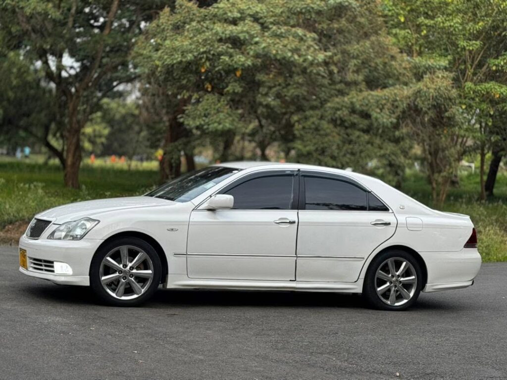 Magari Used Toyota Crown 2006 Dar es Salaam Tanzania