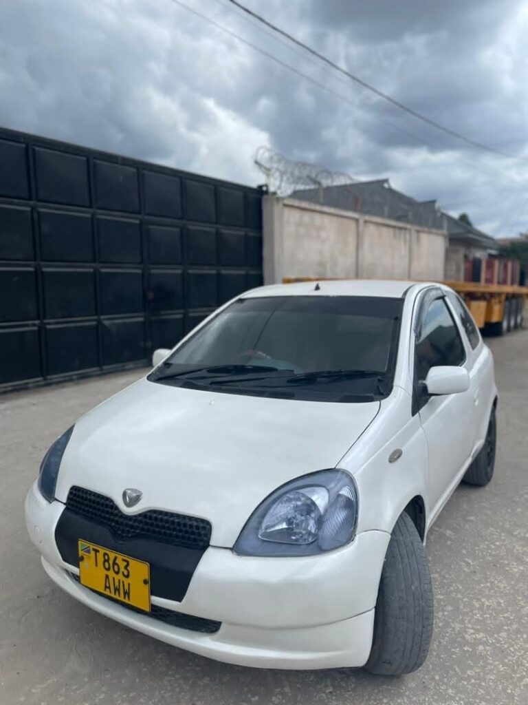 Magari Vitz 2003 lipo Dar es Salaam