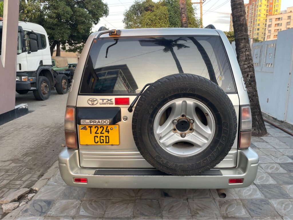 Magari Used Toyota Land Cruiser Prado 2000 Dar es Salaam Tanzania