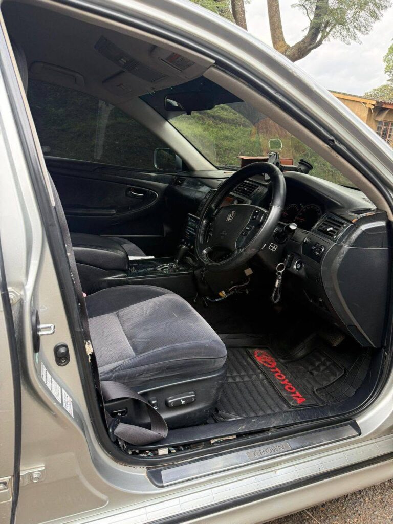 Magari Used Toyota Crown 2005 Dar es Salaam Tanzania