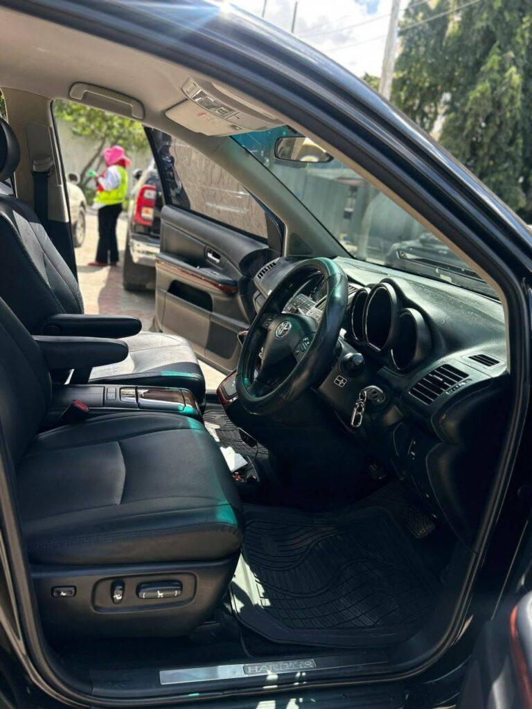 Magari Sokoni Toyota Harrier ya Bei Poa 2007