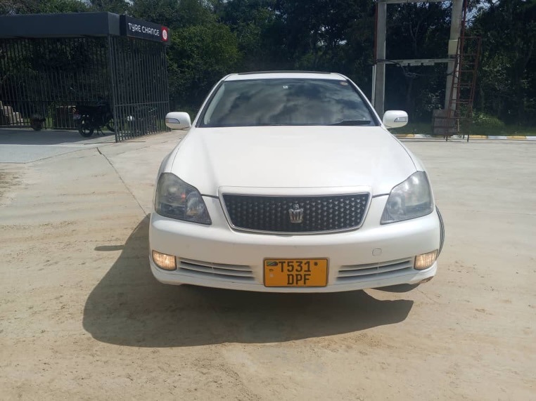 Toyota Crown bei poa sokoni Mwanza Tanzania
