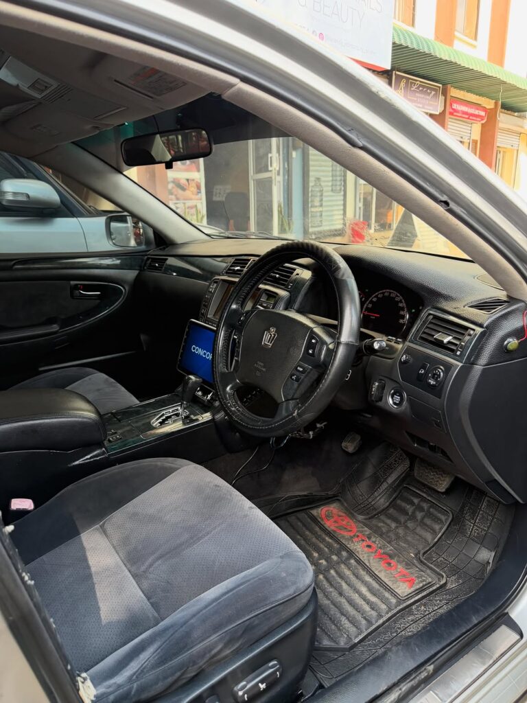 Price Toyota Crown 2006 for Sale in Arusha