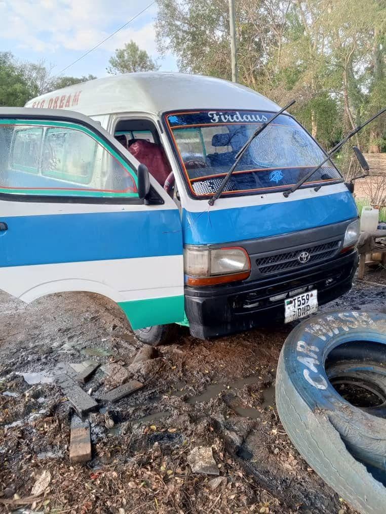 Toyota Hiace bei poa sokoni Dar es Salaam Tanzania