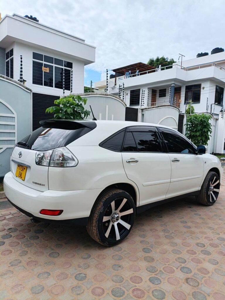 Price Toyota Harrier 2006 for Sale in Dar es Salaam