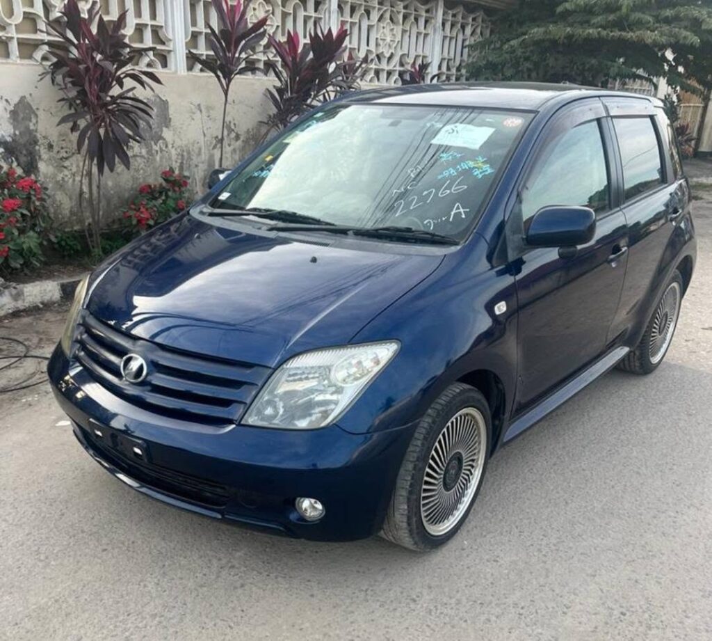 Toyota IST bei poa sokoni Dar es Salaam Tanzania
