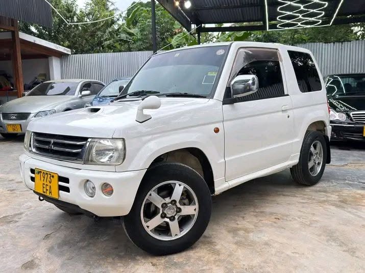 Mitsubishi Pajero bei poa sokoni Dar es Salaam Tanzania
