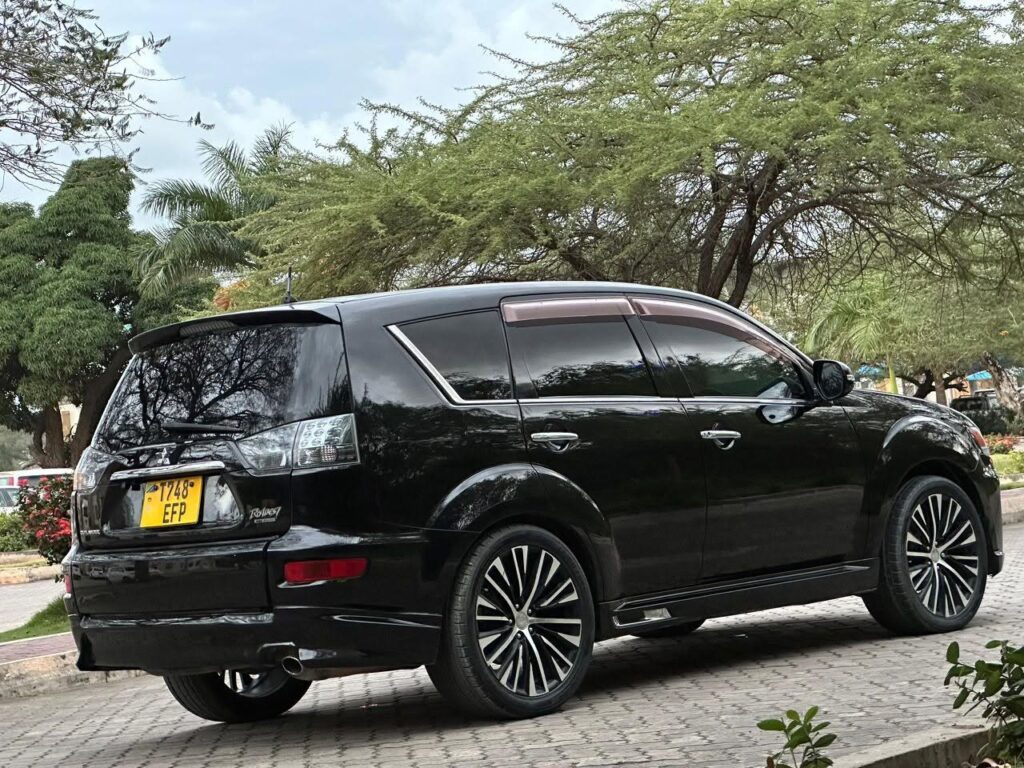Magari Used Mitsubishi Outlander 2010 Dar es Salaam Tanzania