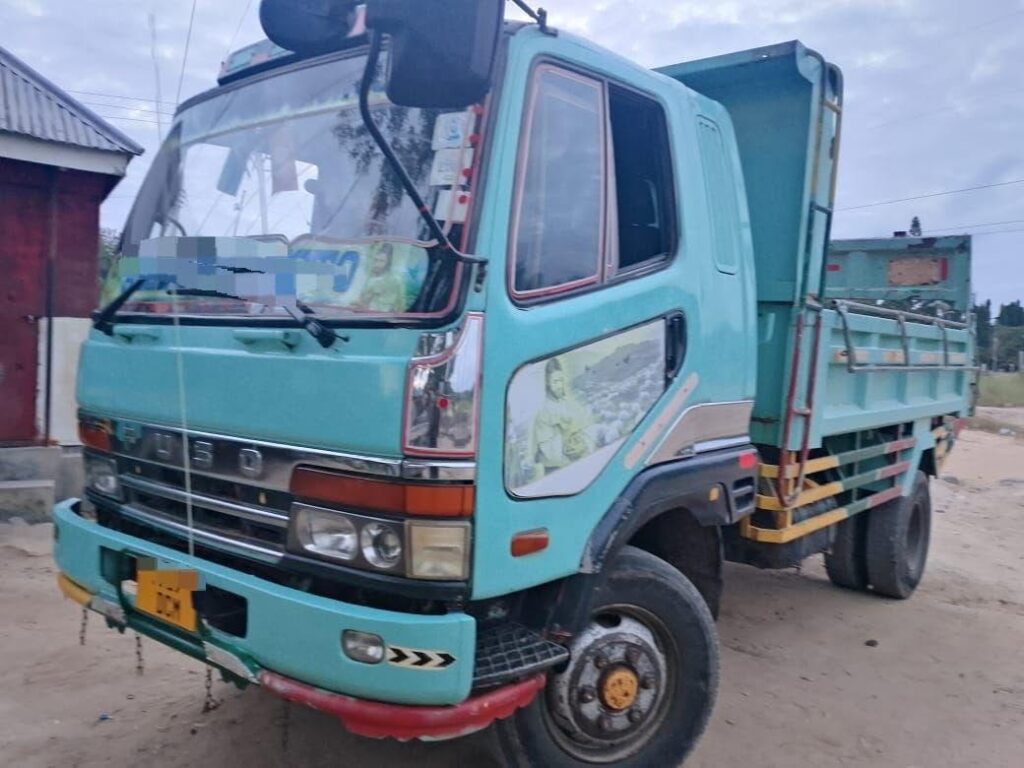 Magari Used Mitsubishi Tipper 2000 Dar es Salaam Tanzania