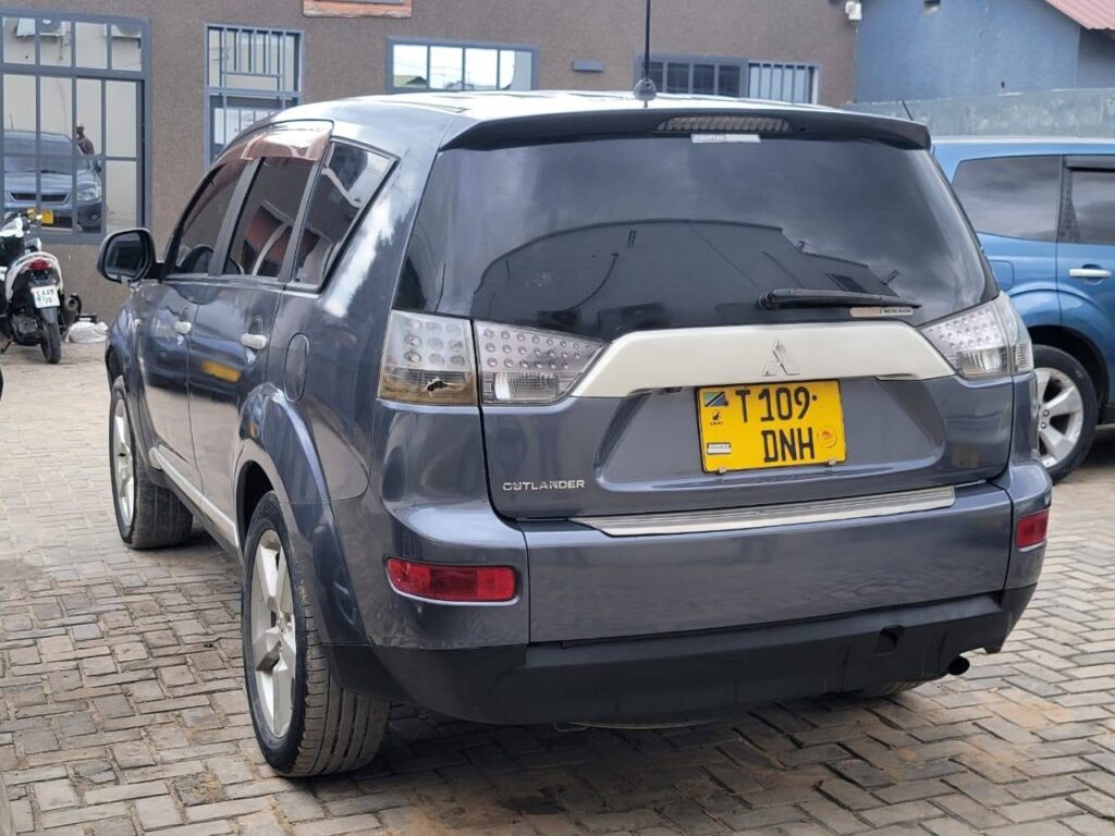 Magari Sokoni Mitsubishi Outlander ya Bei Poa 2008