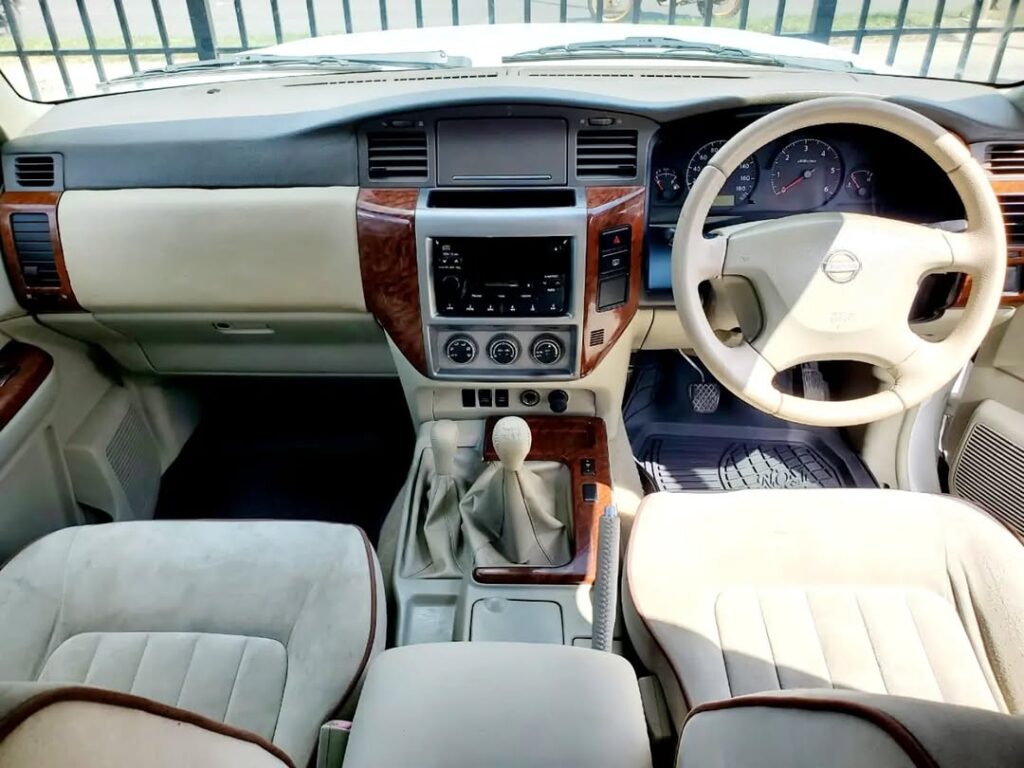Nissan Patrol bei poa sokoni Dar es Salaam Tanzania