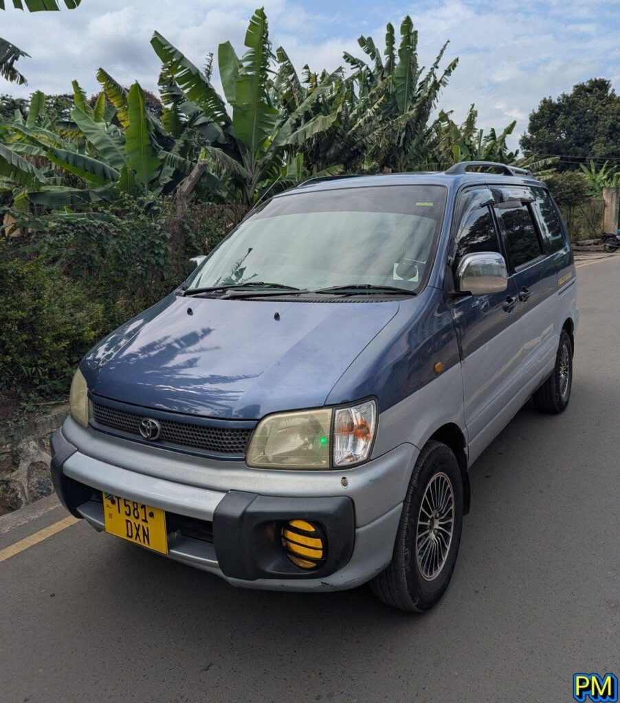 Magari Sokoni Toyota Noah ya Bei Poa 1999