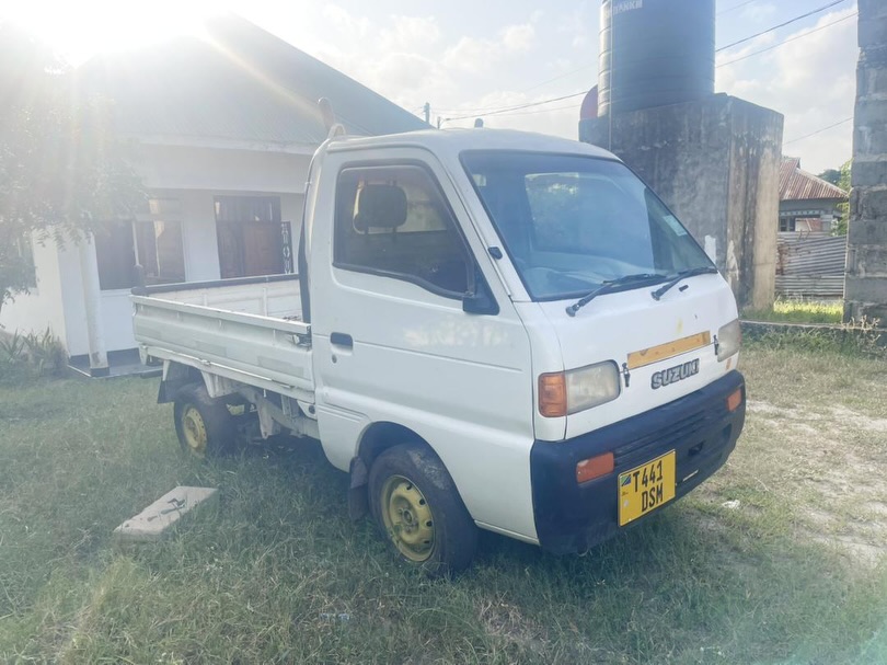 Suzuki Carry bei poa sokoni Dar es Salaam Tanzania