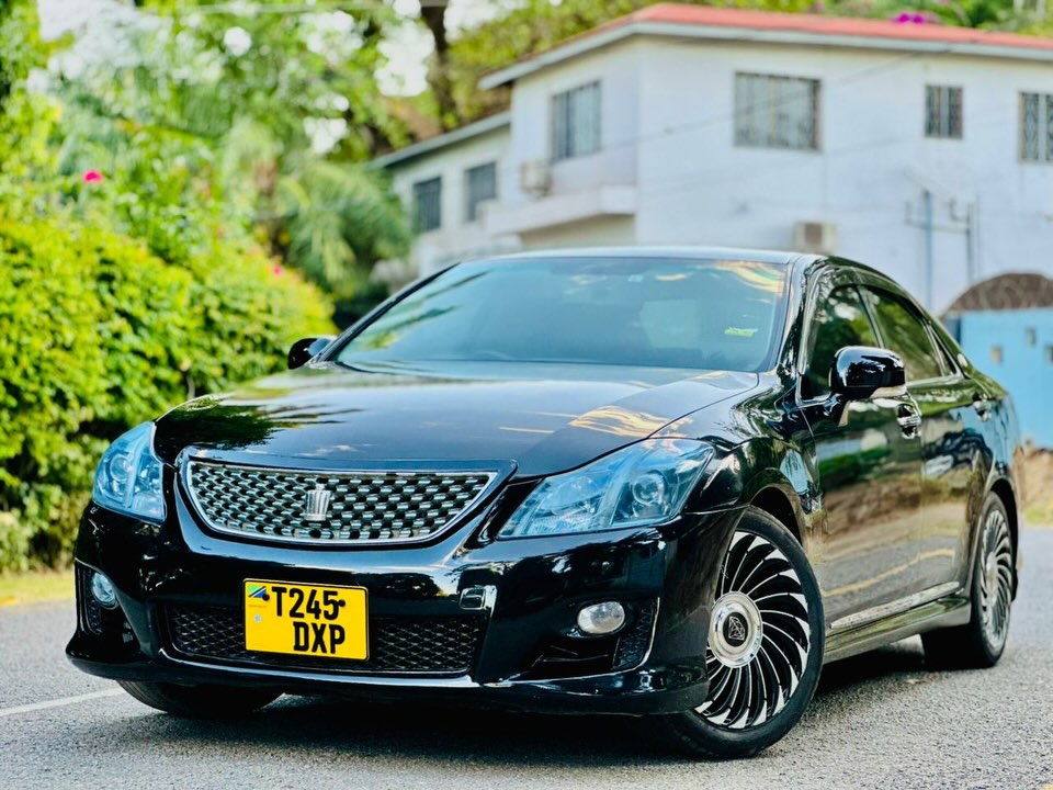 Magari Sokoni Toyota Crown ya Bei Poa 2008