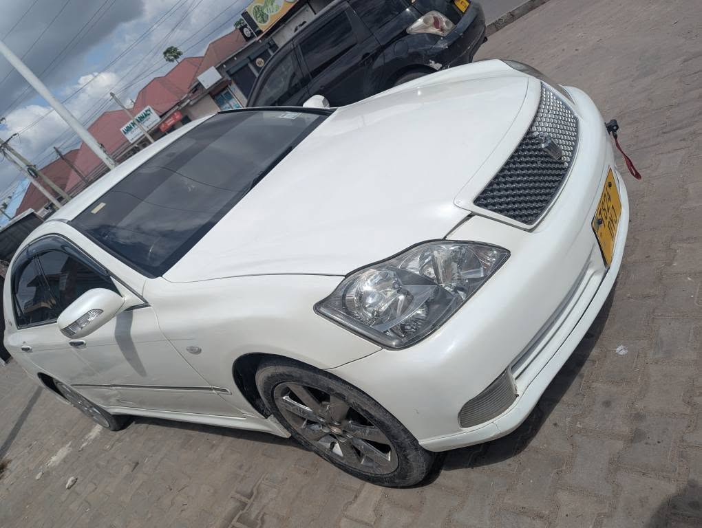 Price Of Toyota Crown 2005 for Sale in Tanzania