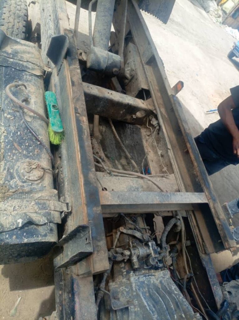 Magari Sokoni Mitsubishi Canter ya Bei Poa 2000