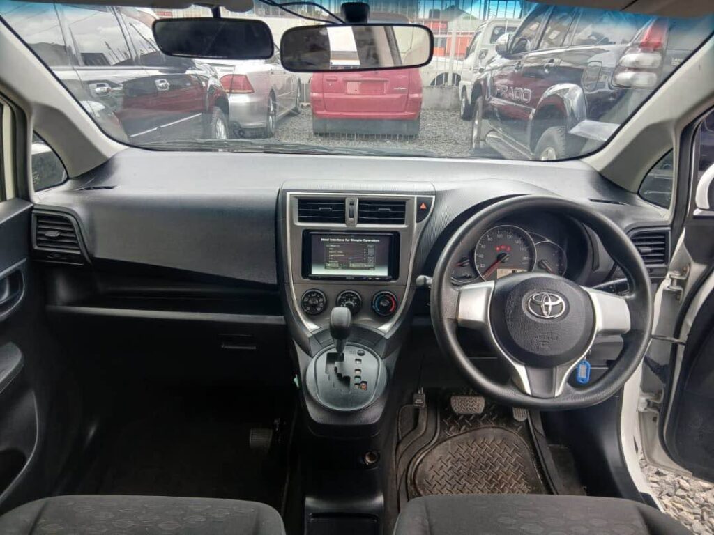 Toyota Ractis bei poa sokoni Dar es Salaam Tanzania