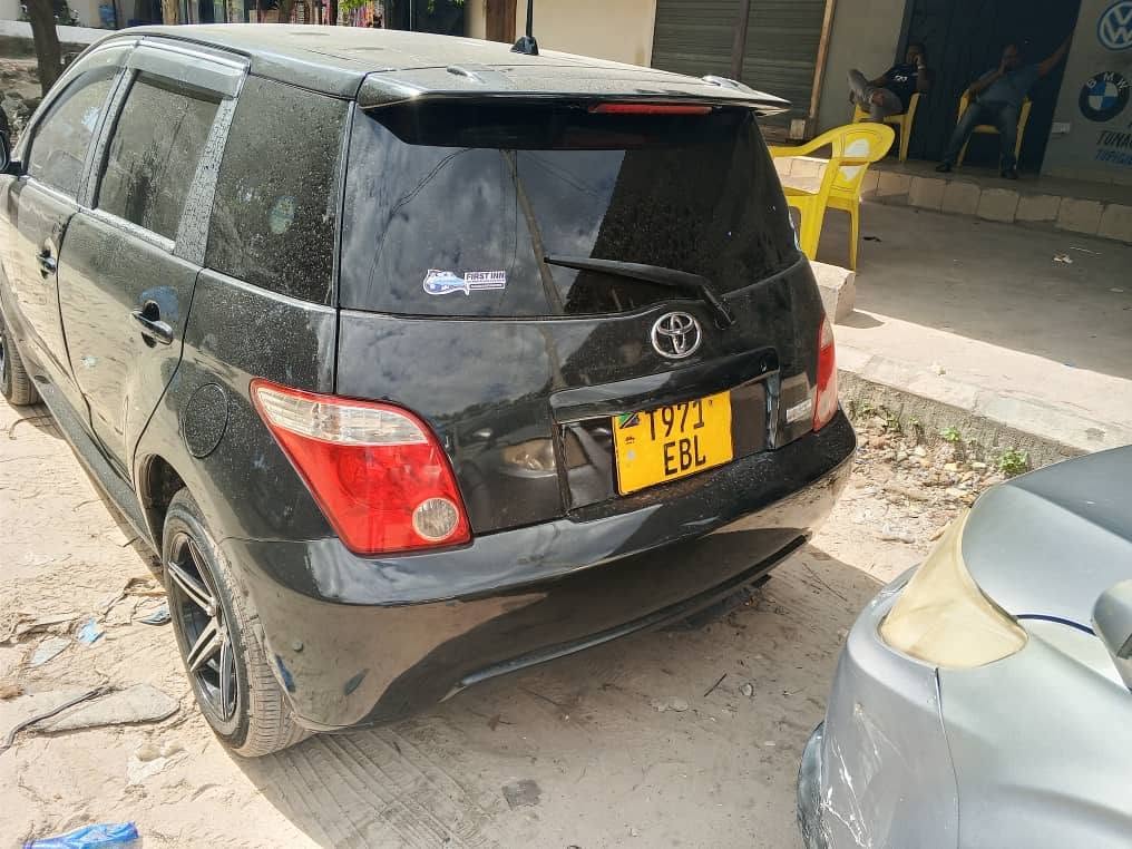 Price Toyota IST 2005 for Sale in Dar es Salaam