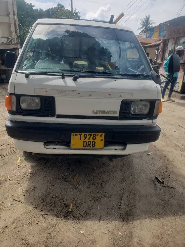 Magari TownAce 1995 lipo Dar es Salaam