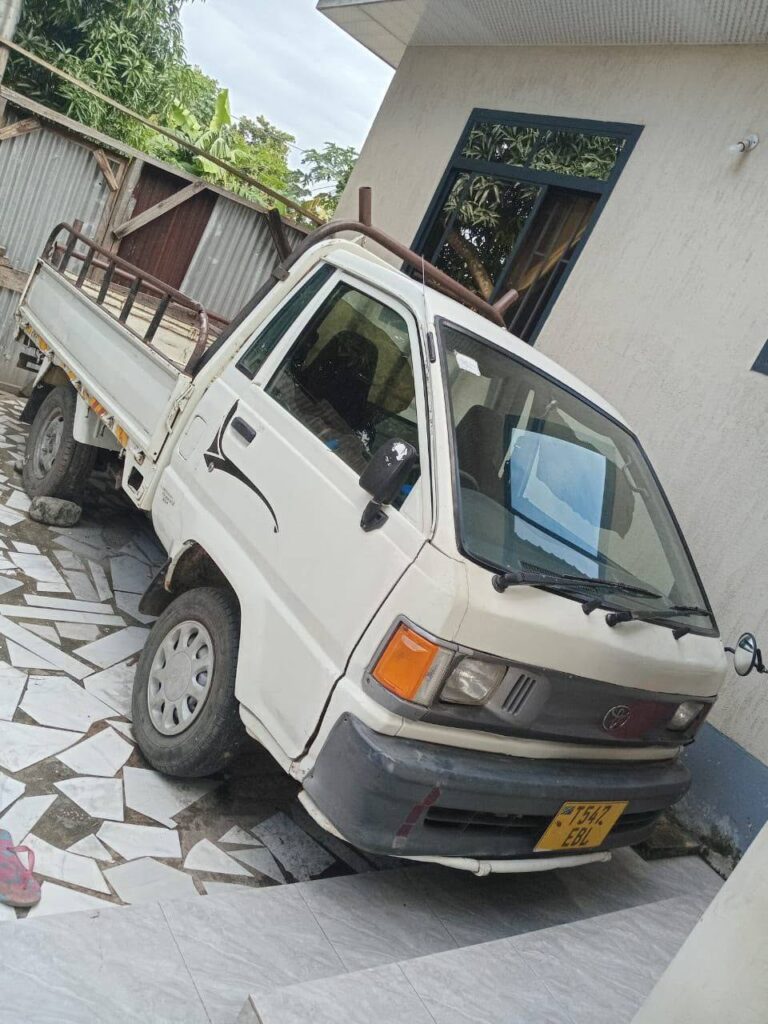 Magari TownAce 1995 lipo Dar es Salaam