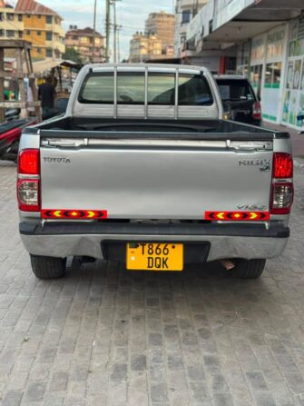 Bei Ya Toyota Hilux 2011 Sokoni Dar es Salaam Tanzania