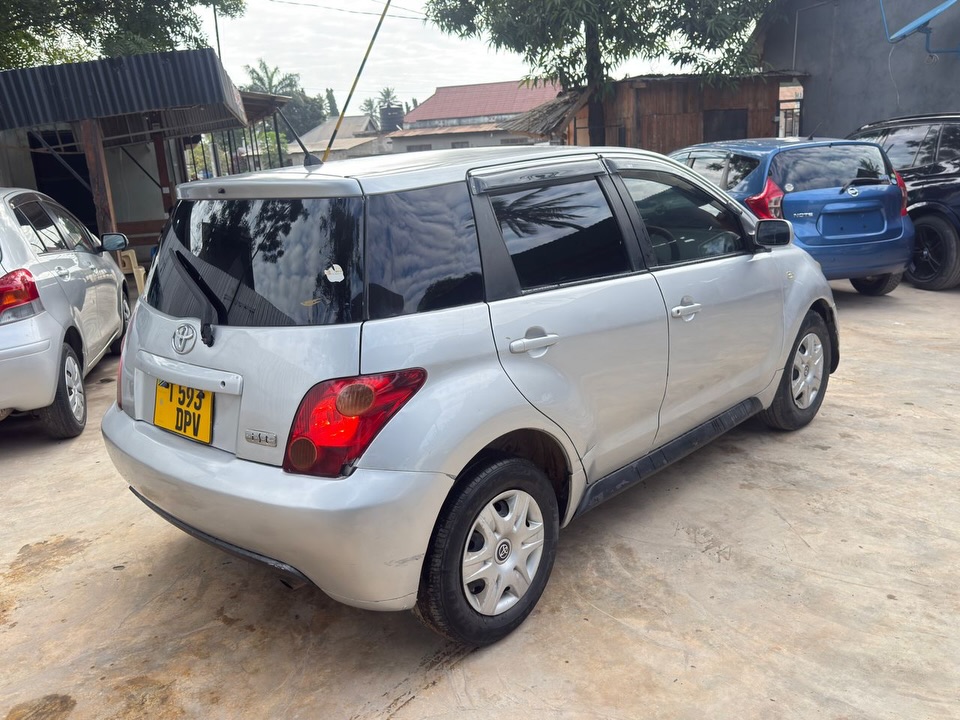 Magari IST 2005 lipo Dar es Salaam