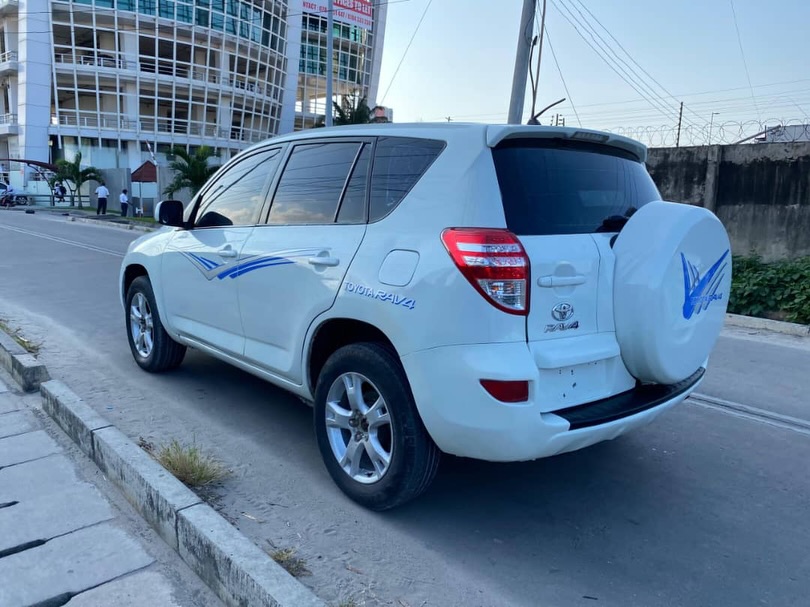 Bei ya Toyota Rav4 2008 Sokoni Dar es Salaam Tanzania