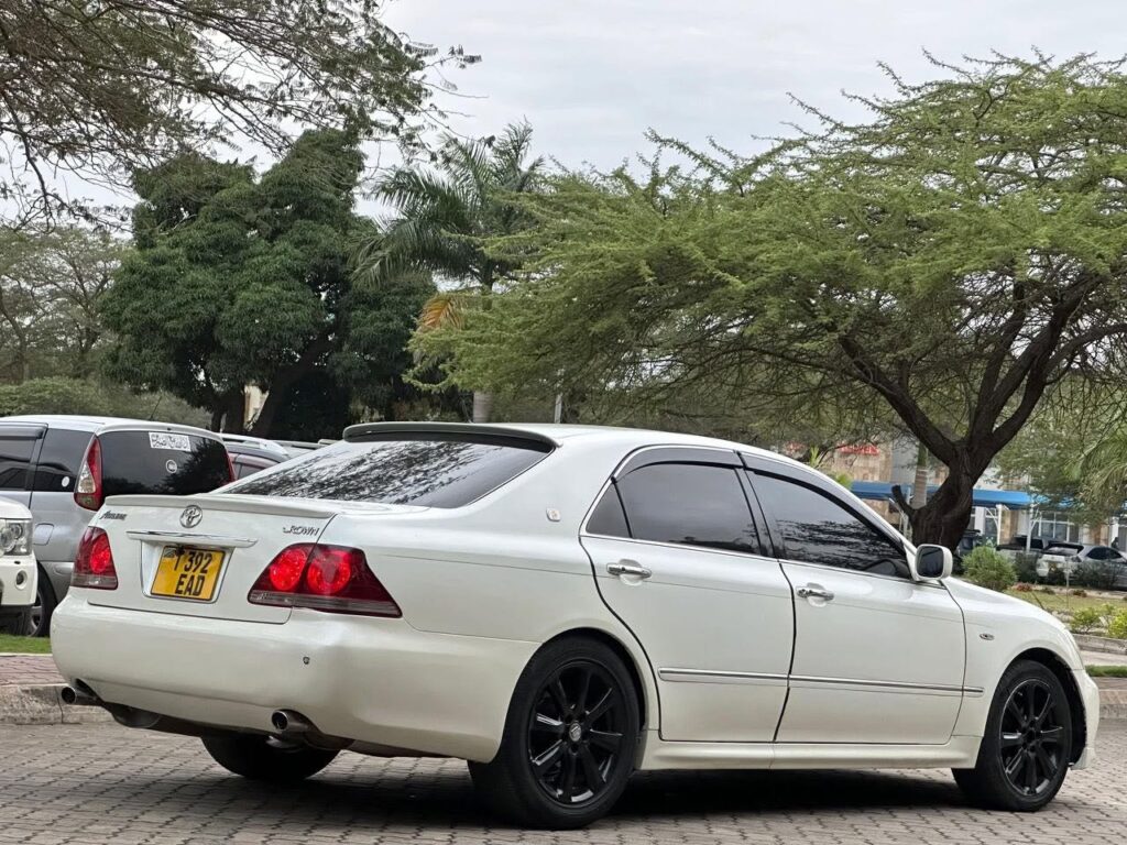 Magari Used Toyota Crown 2005 Dar es Salaam Tanzania