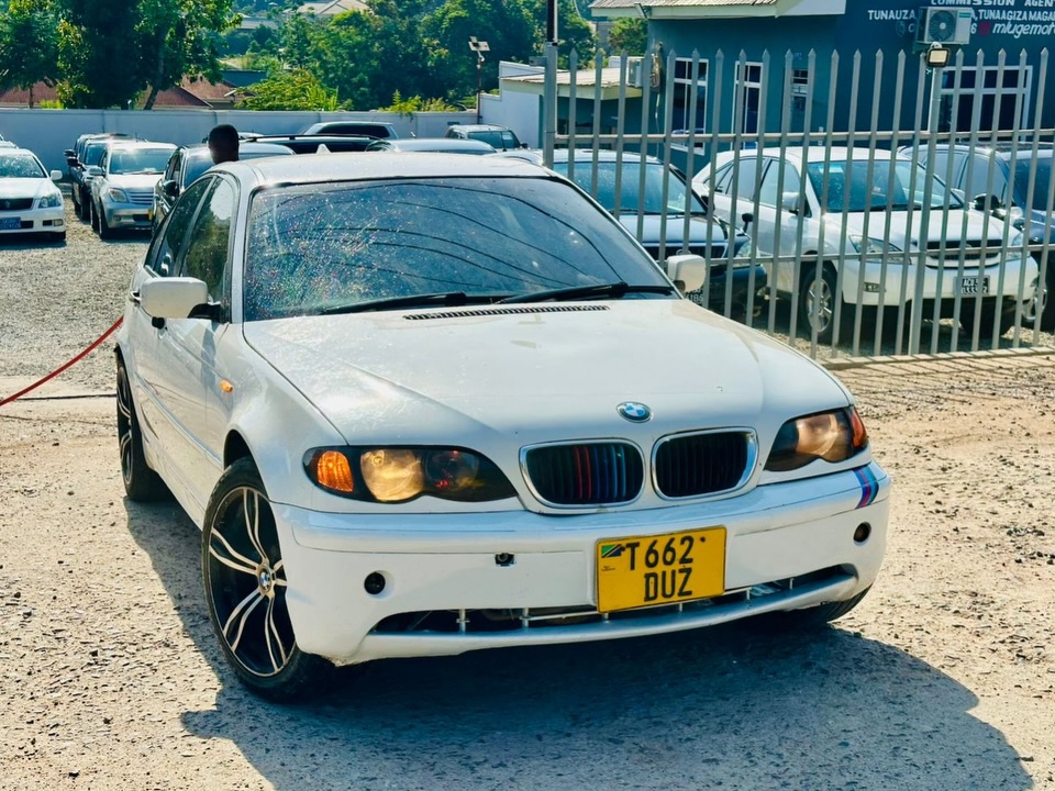 Magari Sokoni BMW 3 Series ya Bei Poa 2003