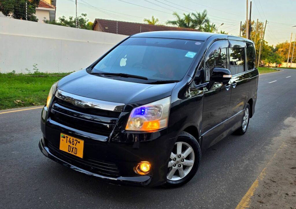 Toyota Noah bei poa sokoni Dar es Salaam Tanzania