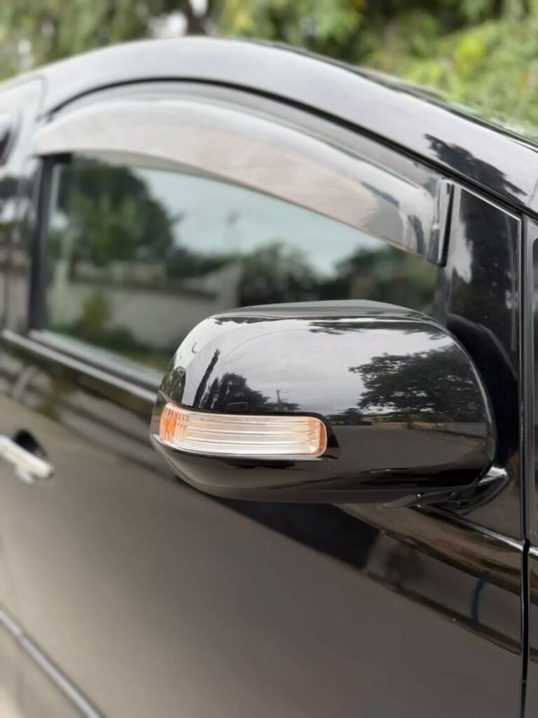 Toyota Vellfire bei poa sokoni Dar es Salaam Tanzania