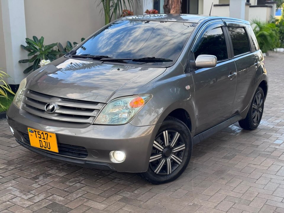 Price Toyota IST 2005 for Sale in Arusha
