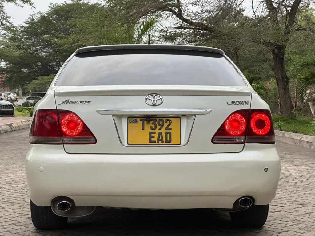 Toyota Crown bei poa sokoni Dar es Salaam Tanzania