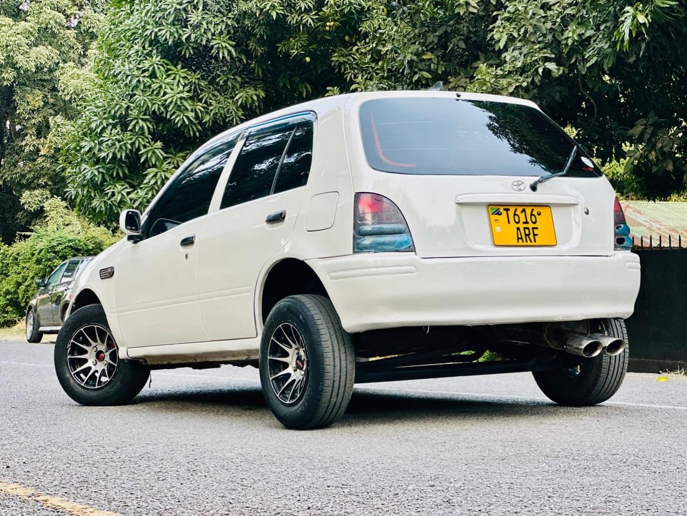 Bei ya Toyota Starlet 1998 Sokoni Mwanza Tanzania