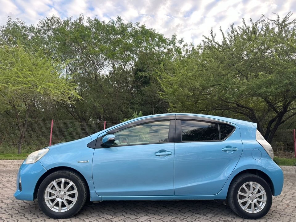 Toyota Aqua bei poa sokoni Dar es Salaam Tanzania