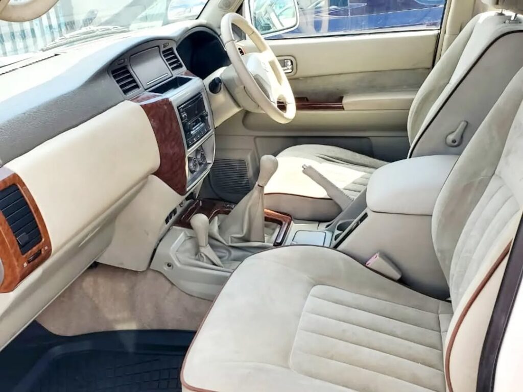 Nissan Patrol bei poa sokoni Dar es Salaam Tanzania