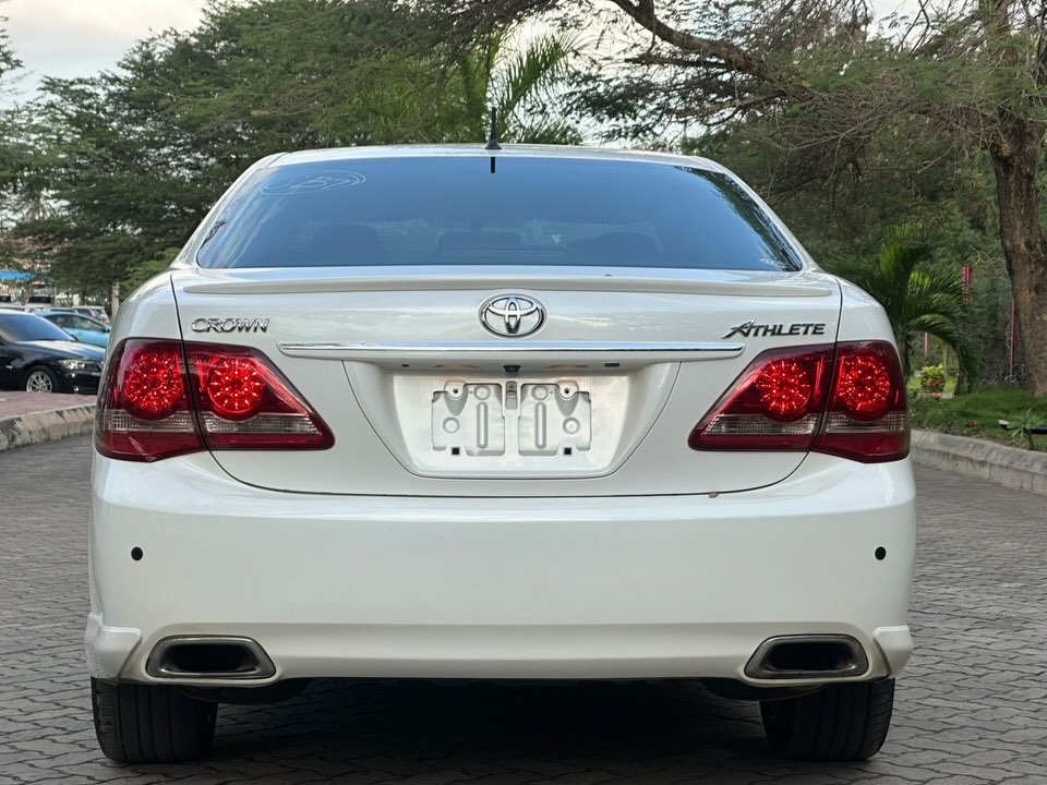 Toyota Crown 2009 Inauzwa Dar es Salaam Tanzania