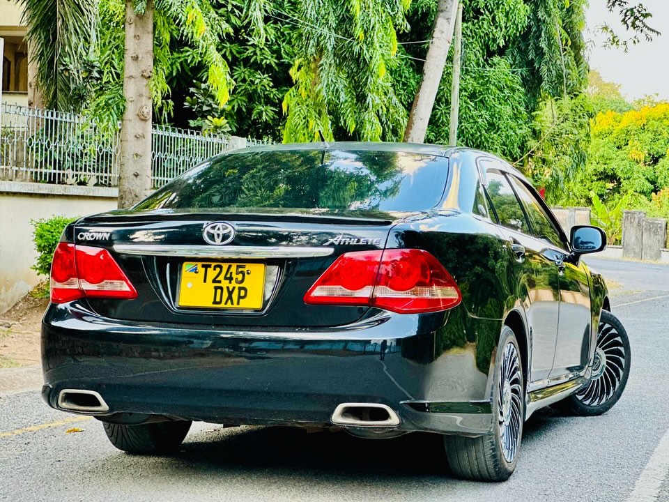 Toyota Crown bei poa sokoni Mwanza Tanzania