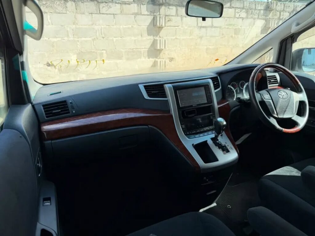 Toyota Vellfire 2009 Inauzwa Dar es Salaam Tanzania