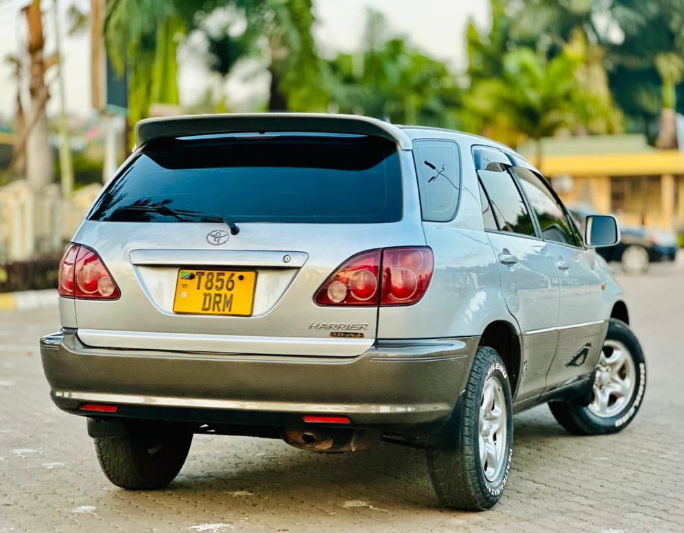 Toyota Harrier 2000 for Sale in Mwanza