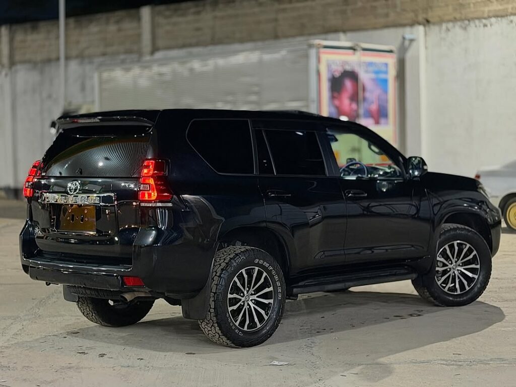 Toyota Land Cruiser Prado bei poa sokoni Dar es Salaam Tanzania