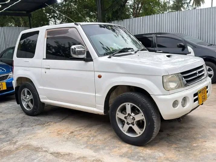 Magari Sokoni Mitsubishi Pajero ya Bei Poa 2005