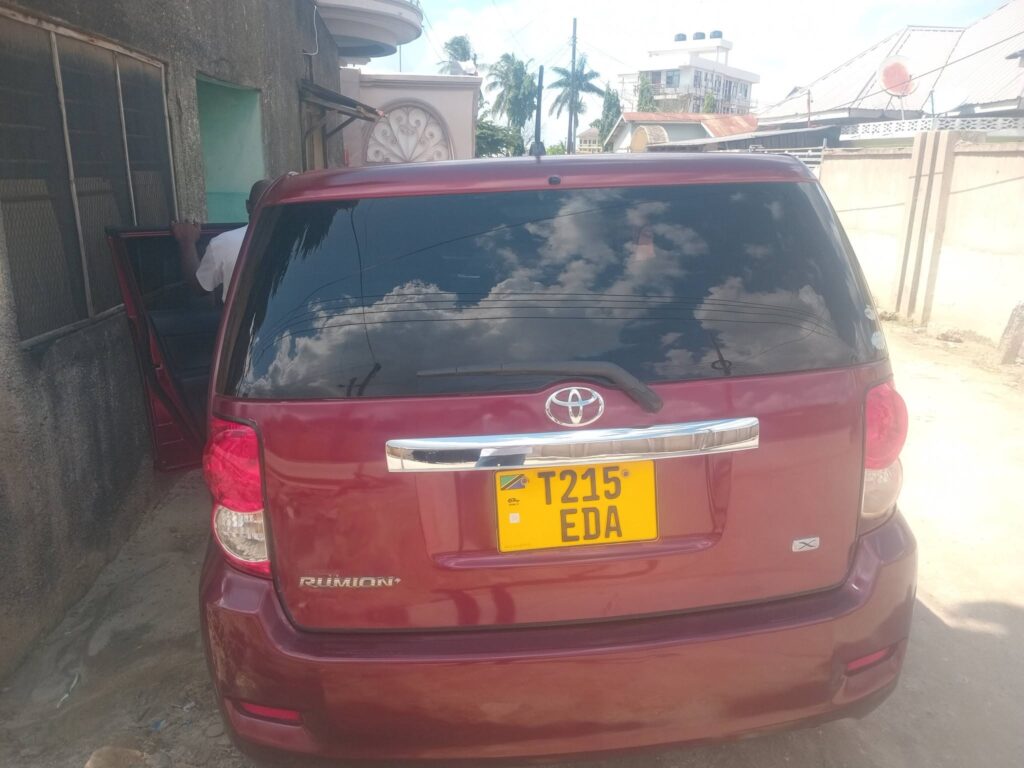 Toyota Rumion bei poa sokoni Dar es Salaam Tanzania