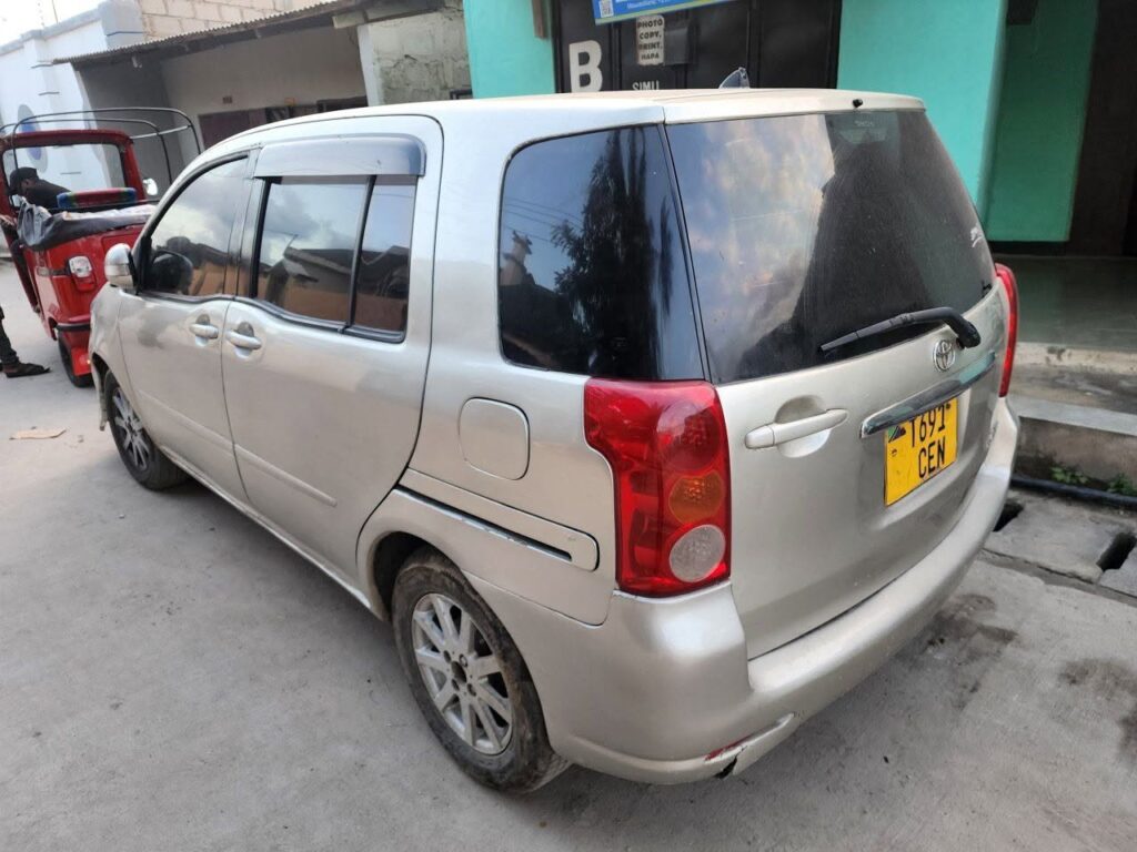 Magari Used Toyota Raum 2005 Dar es Salaam Tanzania