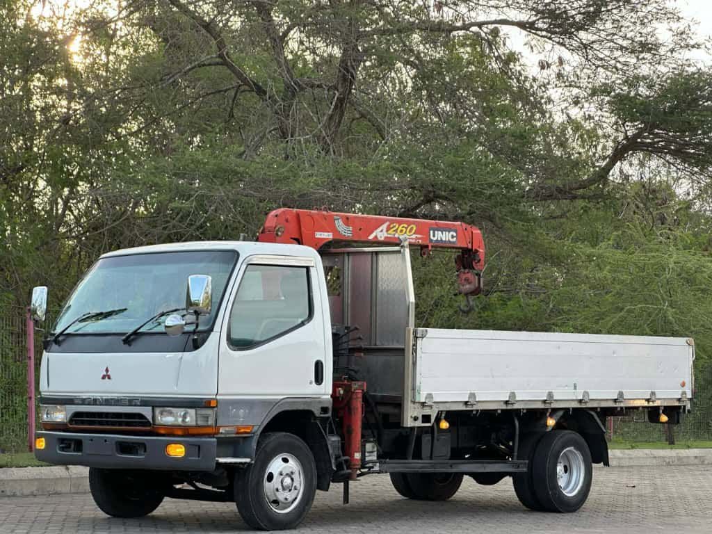 Magari Sokoni Mitsubishi Canter ya Bei Poa 1999