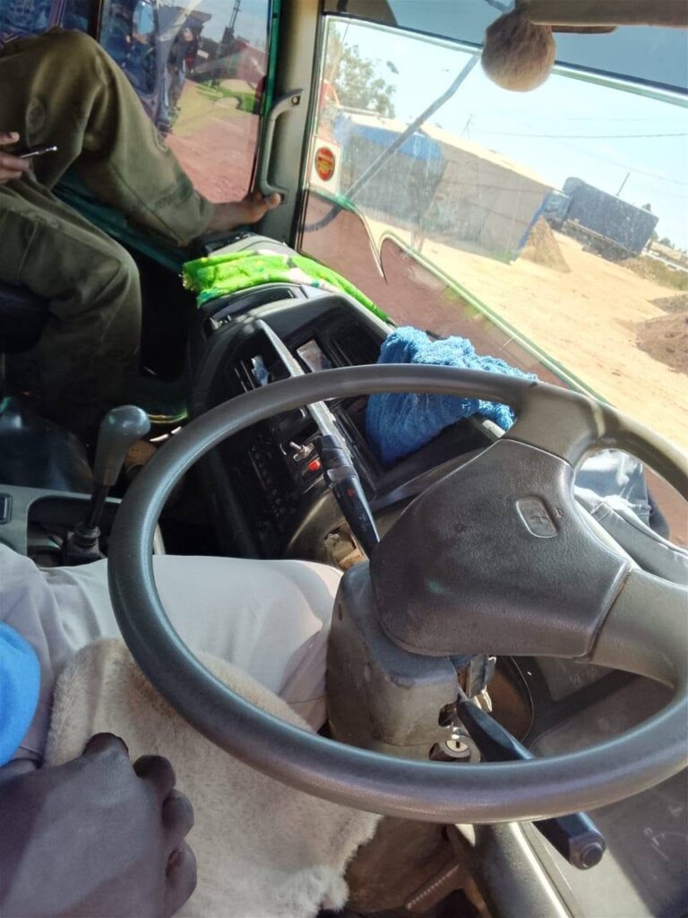 Mitsubishi Canter bei poa sokoni Mbeya Tanzania